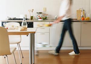 「アンティーク家具の魅力と選び方:個性的な空間を演出するための完全ガイド」